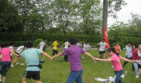 信息工程技工學(xué)校校園拓展訓練